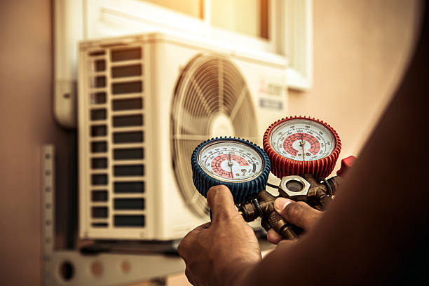 Professional Hvac technician working in Santa Fe, TX